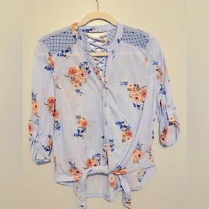 Such a cute shirt! Ready for its new home. A bit sheer.